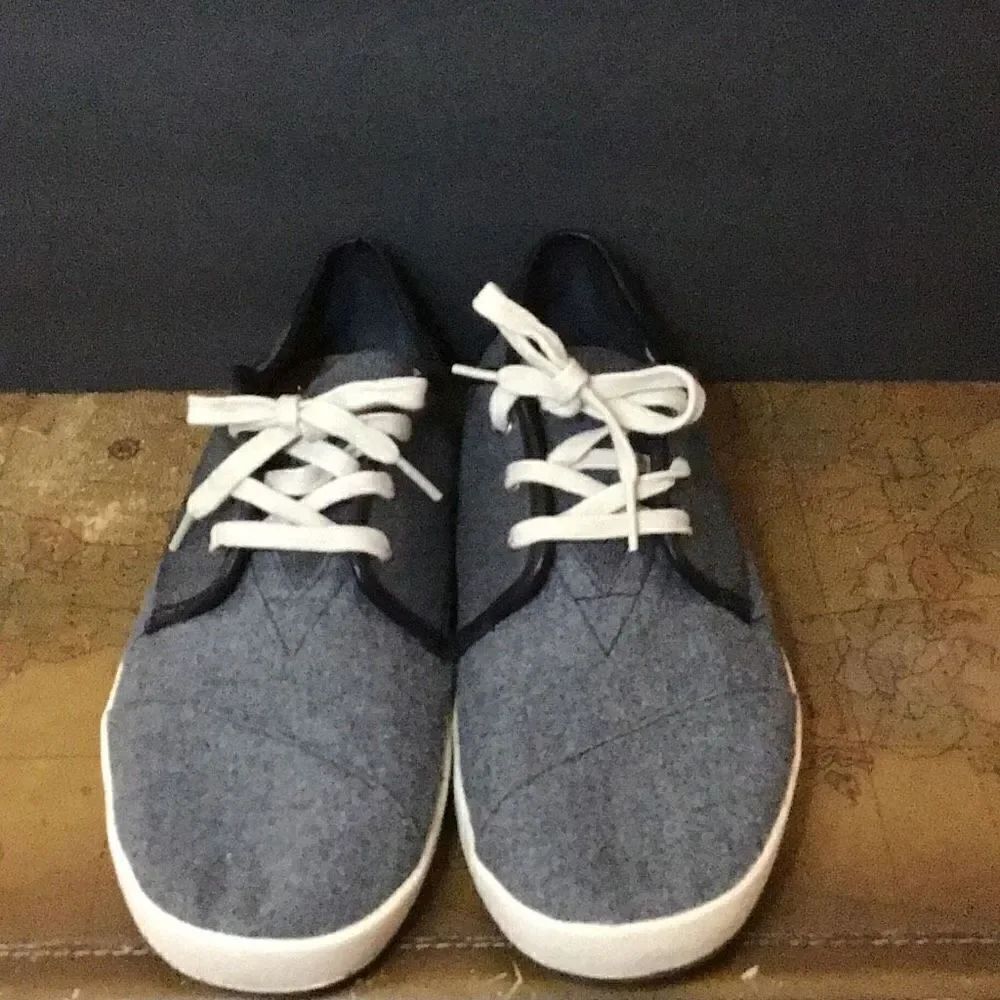 Tom’s shoes men’s Carlo style Size 10 barely worn